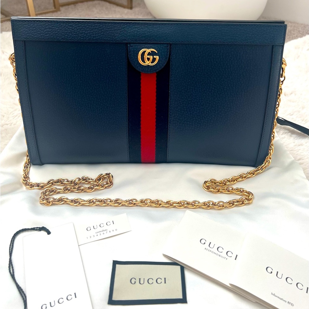 GUCCI - LIKE NEW
Medium Ophidia Chain Shoulder Bag